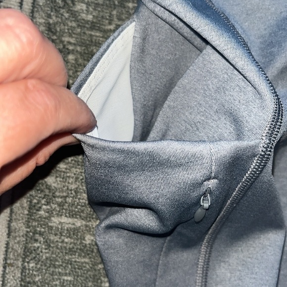 Athleta women’s ALL IN CROP size large - Picture 4 of 9